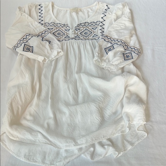 Umgee Tops - Umgee White Top with Navy Embroidery